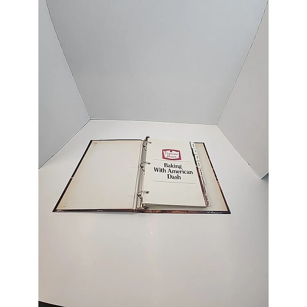 Vintage Duncan Hines BAKING WITH AMERICAN DASH‎ Cookbook 3 Ring Binder 1982